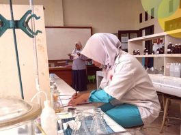 Persiapan siswa kelas XII jurusan Analisis Pengujian Laboratorium,